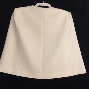 BCBG BARELY WORN BEAUTIFUL WHITE CAPELET